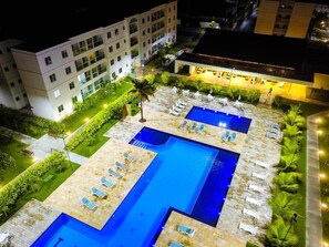 3 indoor pools, open 8:00 AM to 8:00 PM, pool umbrellas, sun loungers - Palm Village Acqua (Ipojuca)