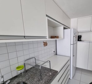 Apartamento família, várias camas, suíte, ao lado da piscina | Cozinha privada