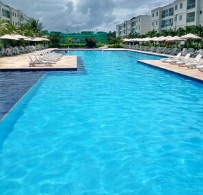 3 indoor pools, open 8:00 AM to 8:00 PM, pool umbrellas, sun loungers - Palm Village Acqua (Ipojuca)