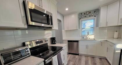Cozy * Freshly Remodeled 2BR Home