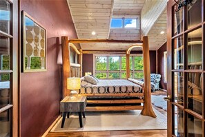 5 bedrooms, iron/ironing board, free WiFi, bed sheets