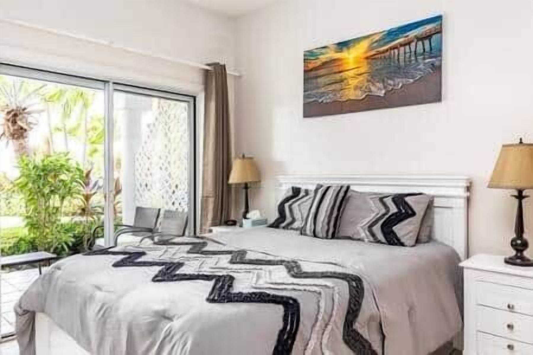 Een strijkplank/strijkijzer, wifi, beddengoed