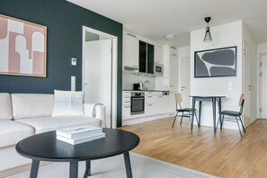 TV, stereo - Bright Landstraße 1BR w/ Gym & Sauna, near S-Bahn S7, by Blueground (Vienna)