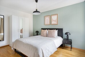 2 chambres, fer et planche à repasser, Wi-Fi, draps fournis