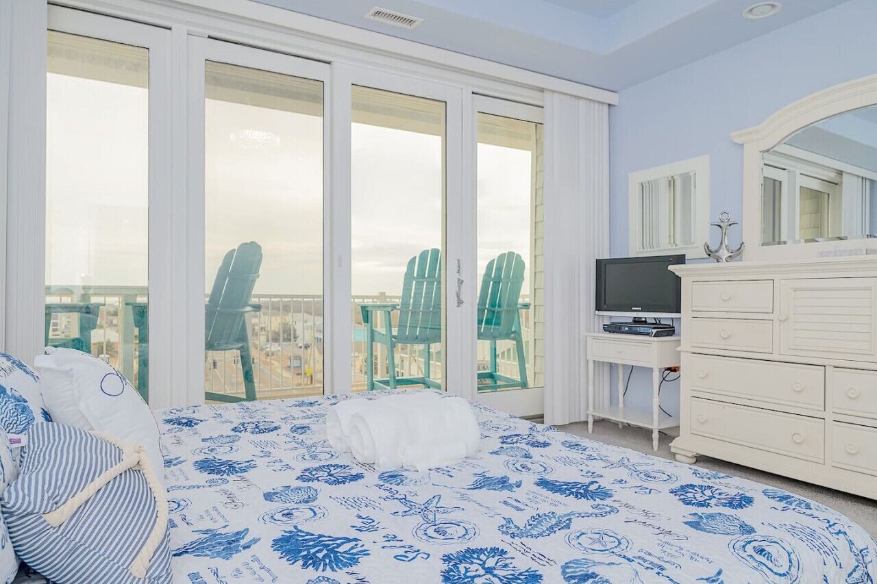 4 bedrooms, desk, iron/ironing board, travel cot