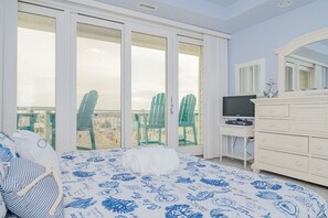 4 soveværelser, skrivebord, strygejern/strygebræt, weekendseng