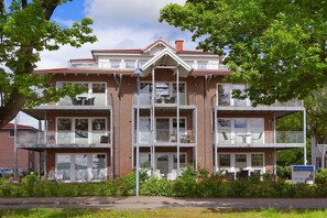Exterior - Vacation apartment near the harbor with sea view - Hafenresidenz Lauterbach FeWo 2-2 - (Putbus)