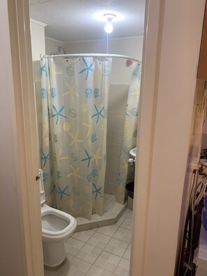 Duschwanne, Bidet, Toilettenpapier