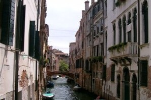 Unclassified image, 3 of 18, button