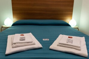 2 عدّة غرف نوم وواي فاي وملاءات أسرّة