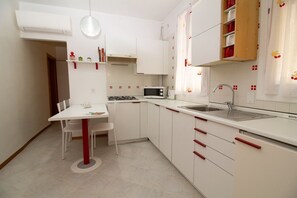 Fridge, microwave, stovetop, cookware/dishes/utensils