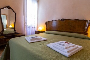 Unclassified image, 3 of 12, button