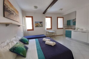 Unclassified image, 4 of 14, button