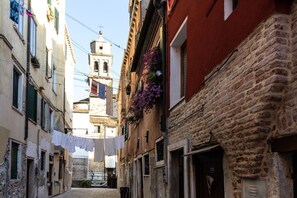 Unclassified image, 2 of 15, button