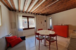 Unclassified image, 2 of 21, button