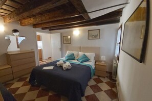 Unclassified image, 2 of 18, button