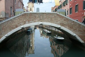 Unclassified image, 5 of 18, button