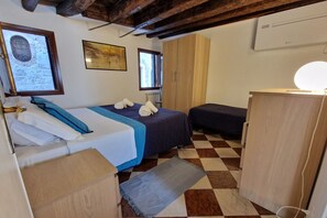 Unclassified image, 4 of 18, button