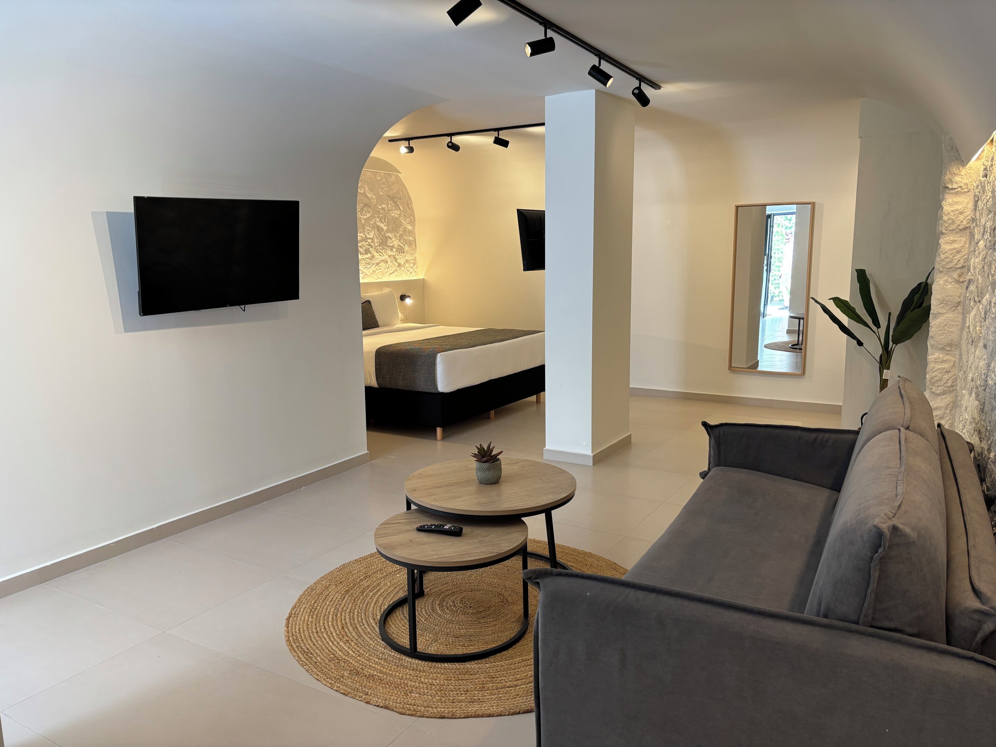 Habitació Comfort | Sala d'estar | Televisor de pantalla plana de 32 polzades amb canals per cable 