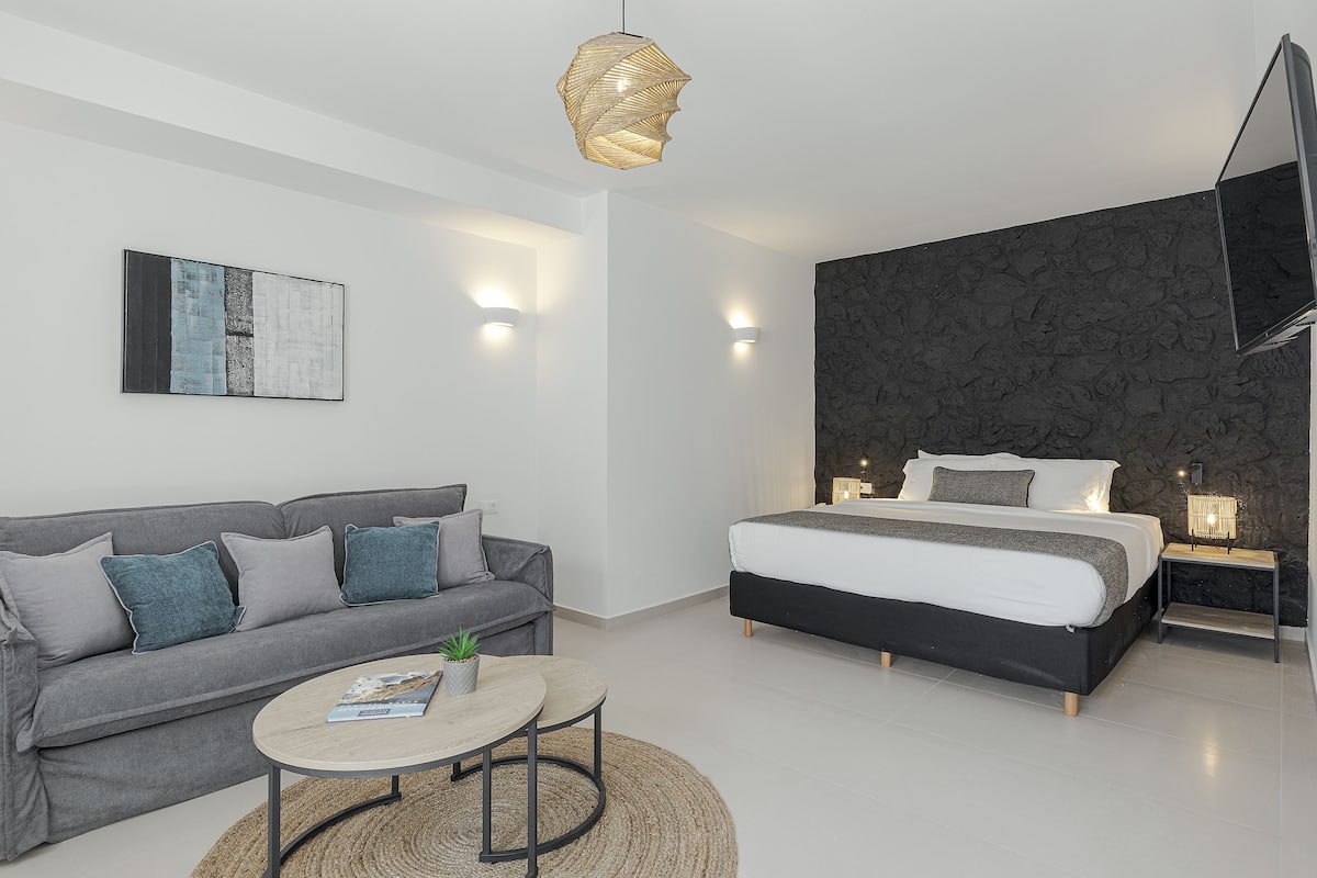 Habitación económica | 1 dormitorio, minibar, caja fuerte y escritorio