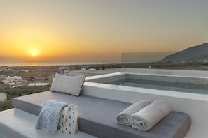 Deluxe Suite, Hot Tub, Sea View | Balcony view