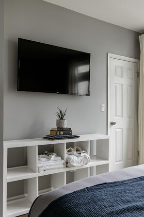 4 bedrooms, desk, iron/ironing board, travel cot