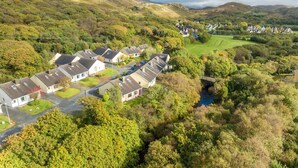 A residential area with houses, a bridge, and a river. - Cottage 420 - Clifden - sleeps 4 guests  in 2 bedrooms (Clifden)