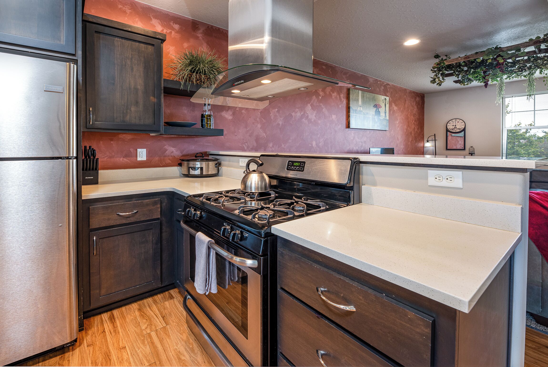 Kühlschrank, Mikrowelle, Ofen, Herdplatte