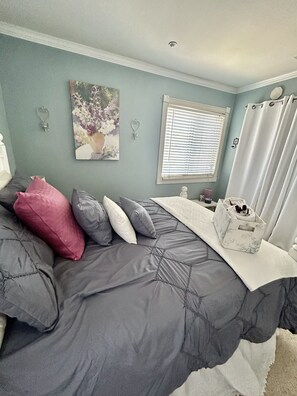 4 bedrooms, in-room safe, desk, iron/ironing board