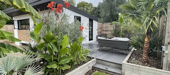 Relaxing guest house with Jacuzzi & boat hire