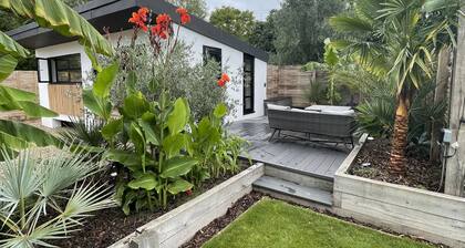 Relaxing guest house with Jacuzzi & boat hire