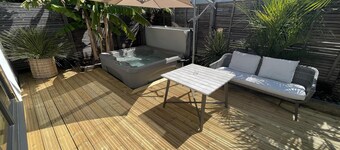 MayGrove Retreat - Sleeps 2 - Jacuzzi & boat hire