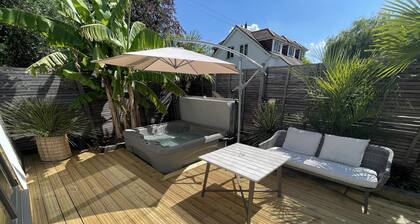 MayGrove Retreat - Sleeps 2 - Jacuzzi & boat hire
