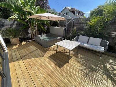 MayGrove Retreat - Sleeps 2 - Jacuzzi & boat hire