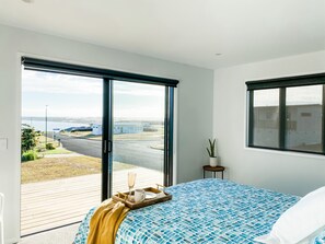 2 bedrooms, WiFi, bed sheets - The place to relax in style. (Karikari Peninsula)