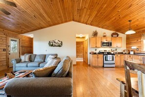 Living area - Bearadise Log Cabin with Mountain Views (Hendersonville)