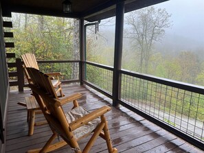 Terrace/patio - Bearadise Log Cabin with Mountain Views (Hendersonville)