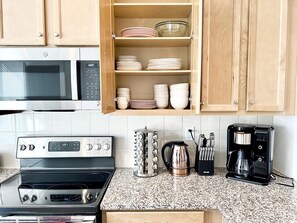 Microonde, lavastoviglie, macchina per tè/caffè