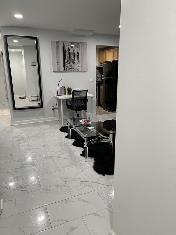 Interior - Cozy 1 Bedroom Unit with Free Parking by JFK, AirTrain, LGA, & Citi Field (Jamaica)