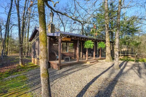 NEW Hot Tub - Spring Intro Pricing - Romantic Cabin for 2 - Broken Bow