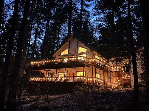 Bear Cabin w Views, AC Pool Table TT BBQ Hike Bike Swim