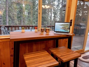 Dining - Bear Cabin w Views, AC Pool Table TT BBQ Hike Bike Swim (Arnold)