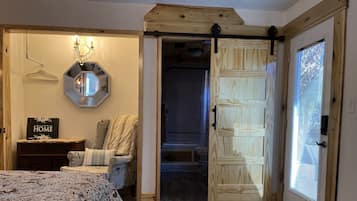 3 habitaciones, escritorio, tabla de planchar con plancha y wifi gratis