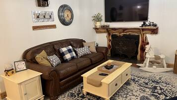 Smart-TV, Kamin, Bücher