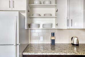 Interior - Tasteful Palo Alto 2BR w/ W/D & Pool, walk to Pinterest, by Blueground (Palo Alto)