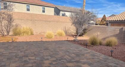 4 Bedroom LV/ short drive to strip