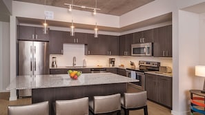 Fridge, microwave, stovetop, dishwasher