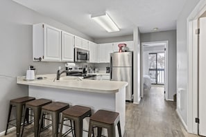 Fridge, microwave, oven, stovetop - 2 Bedroom Condo, Mountain and Golf Course Views! (Eden)