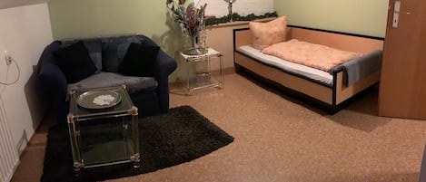 1 Schlafzimmer, BĂŒgeleisen/BĂŒgelbrett, Internetzugang, BettwĂ€sche