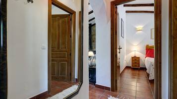 2 slaapkamers, een strijkplank/strijkijzer, gratis wifi, beddengoed